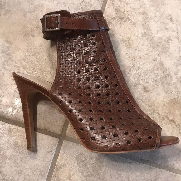 VINCE CAMUTO HEELS - Picture 1 of 5